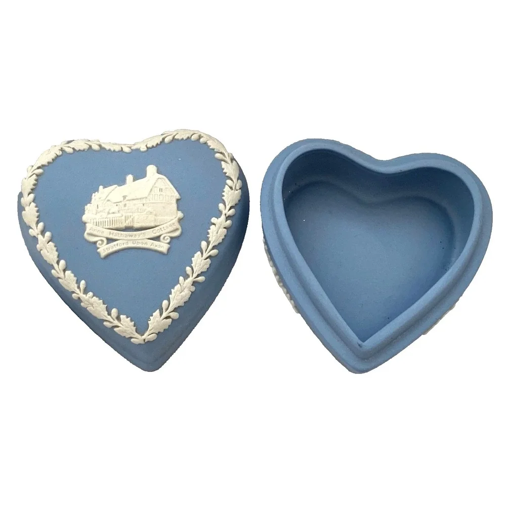 Vintage WEDGWOOD Heart Trinket Box ANNE HATHAWAY'S COTTAGE Stratford upon Avon